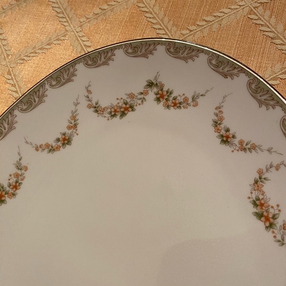 Noritake Denise Platter Great Condition - Cream with green edging floral garland - Picture 4 of 10